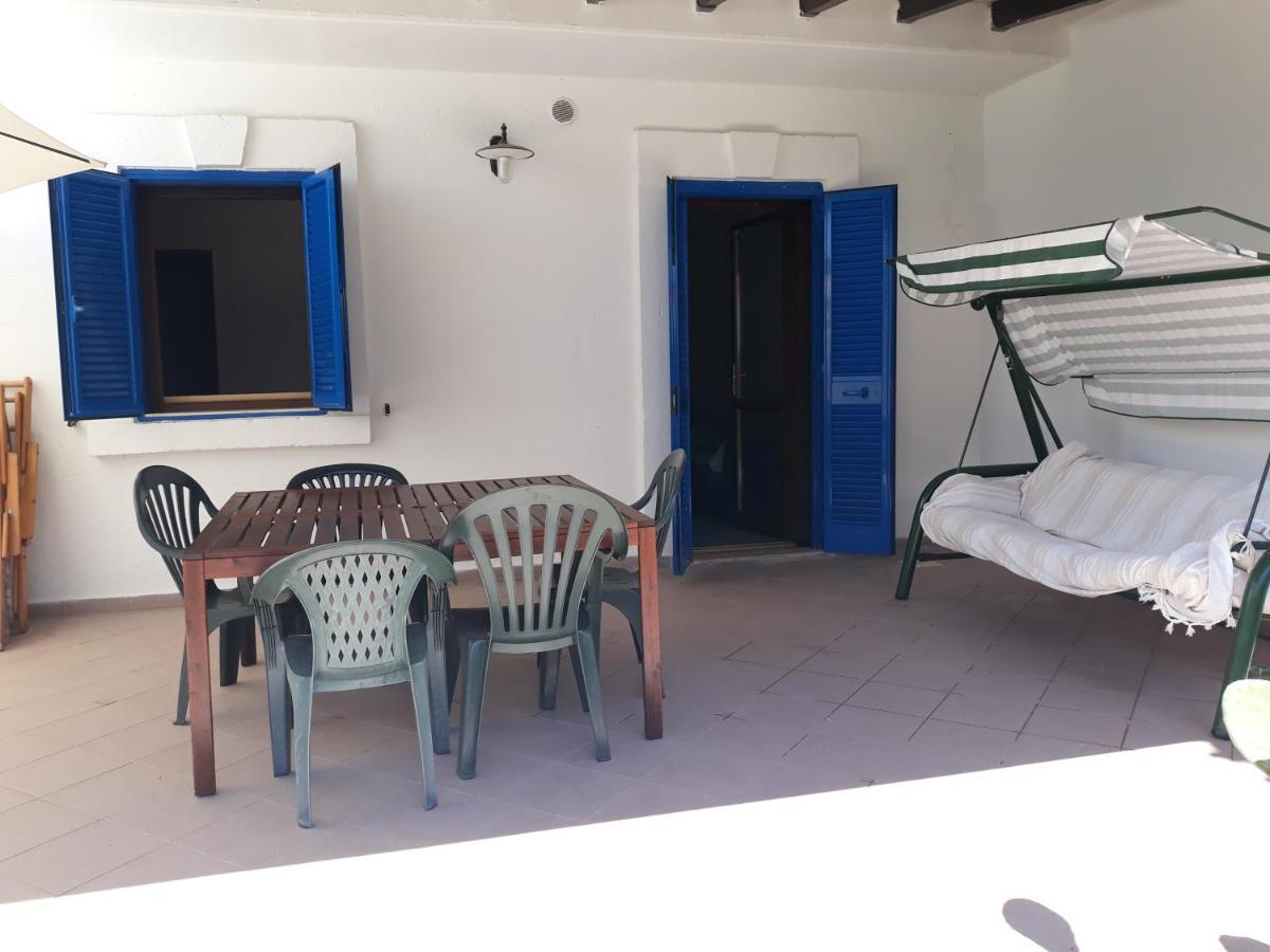 Villa In Villaggio Порто Чезарео Екстериор снимка