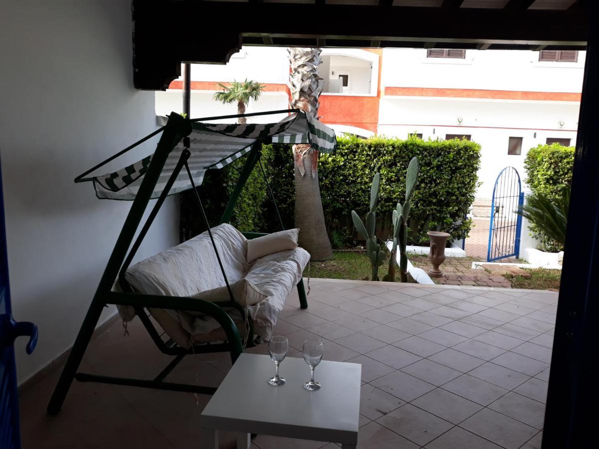 Villa In Villaggio Порто Чезарео Екстериор снимка