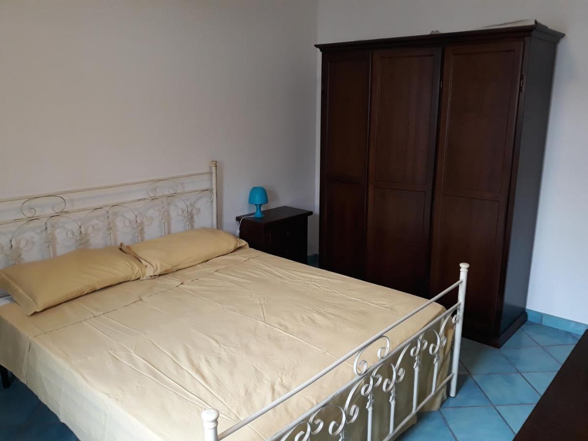 Villa In Villaggio Порто Чезарео Екстериор снимка