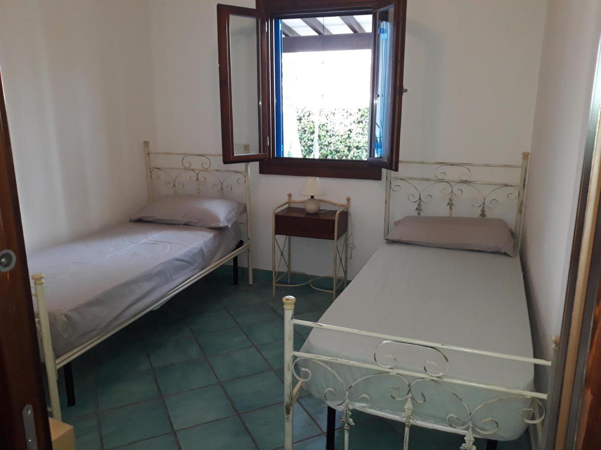 Villa In Villaggio Порто Чезарео Екстериор снимка