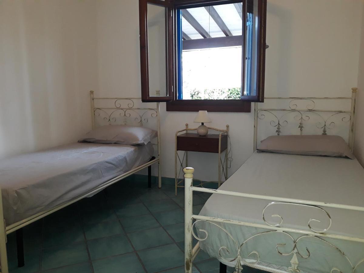 Villa In Villaggio Порто Чезарео Екстериор снимка