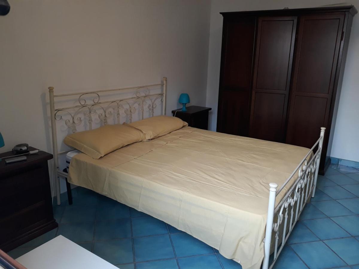 Villa In Villaggio Порто Чезарео Екстериор снимка
