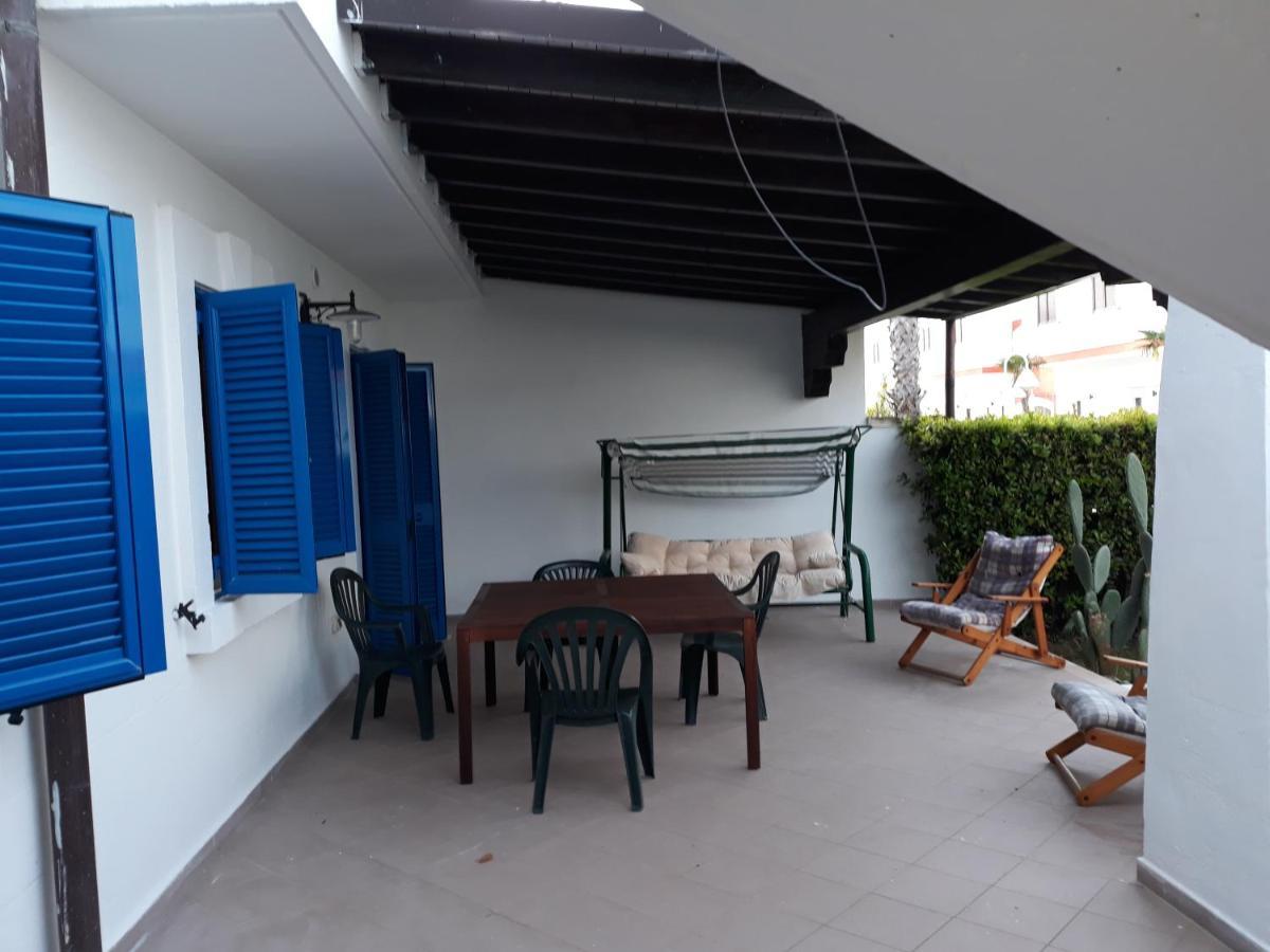 Villa In Villaggio Порто Чезарео Екстериор снимка