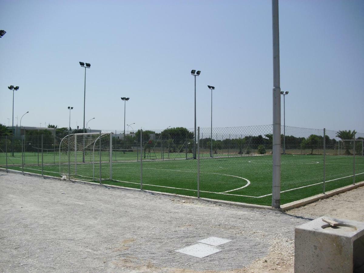 Villa In Villaggio Порто Чезарео Екстериор снимка