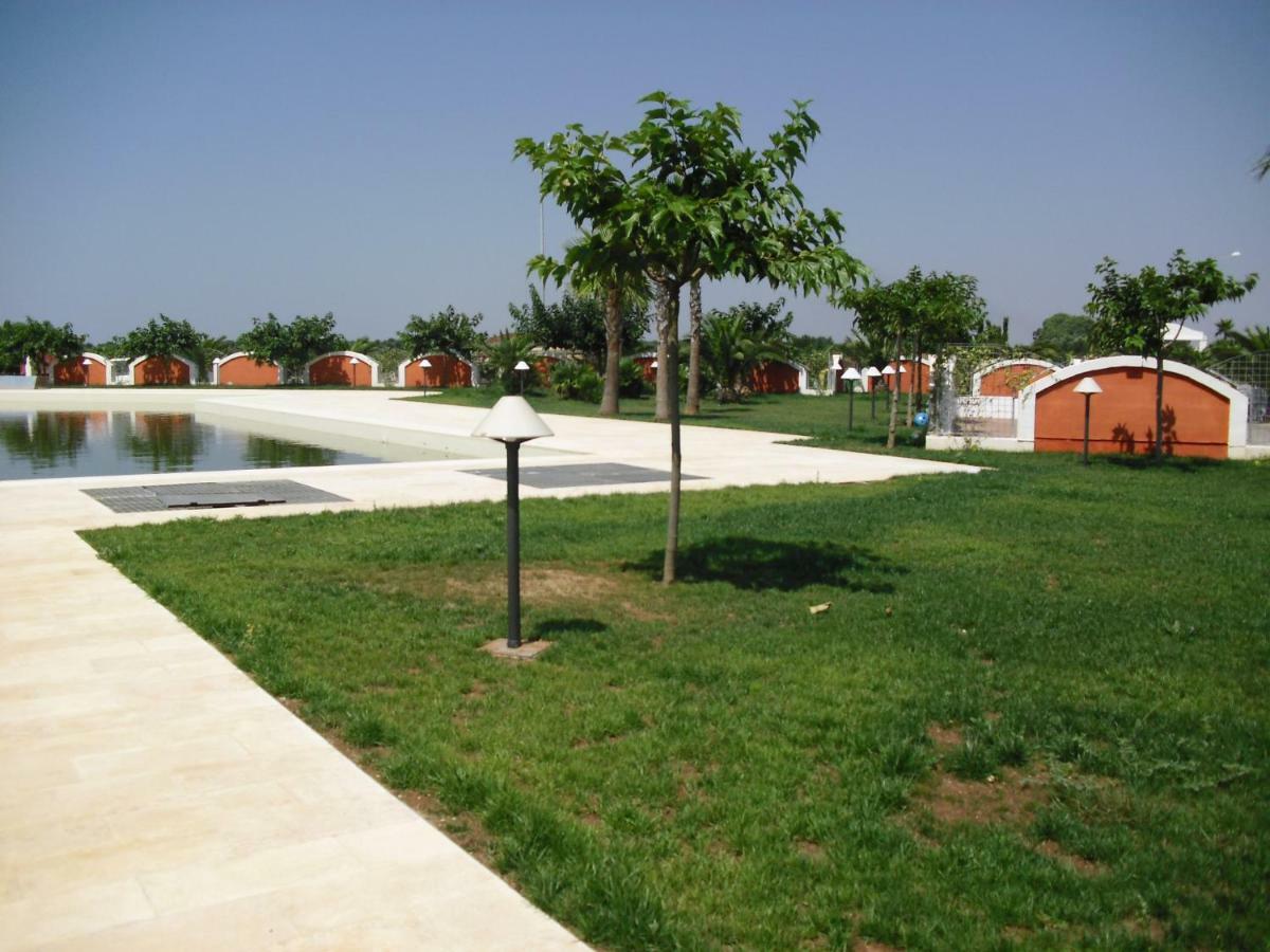 Villa In Villaggio Порто Чезарео Екстериор снимка
