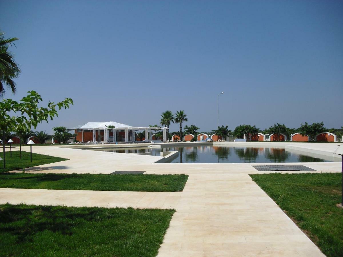 Villa In Villaggio Порто Чезарео Екстериор снимка