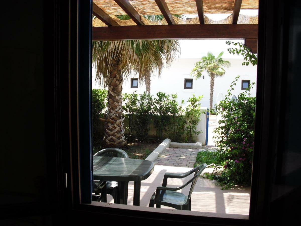 Villa In Villaggio Порто Чезарео Екстериор снимка