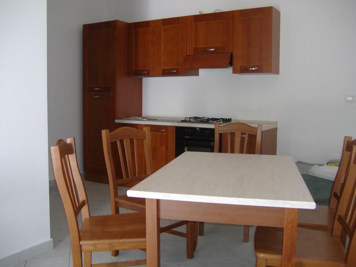 Villa In Villaggio Порто Чезарео Екстериор снимка